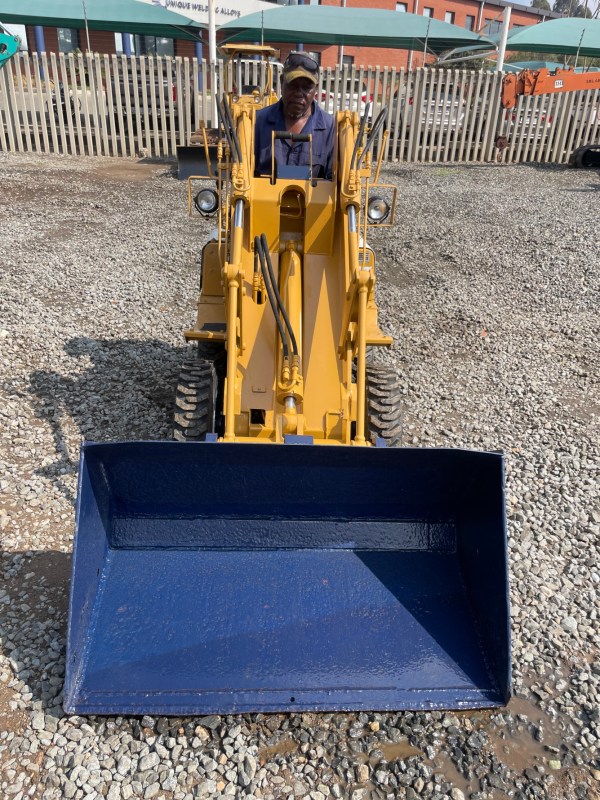 Komatsu SK04