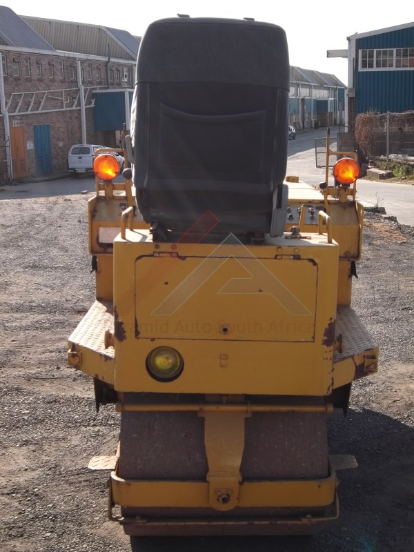 Sakai SV25 - Road Roller (4) Sakai SV25 Road Roller – 2800kg Diesel Sit-On | Johannesburg