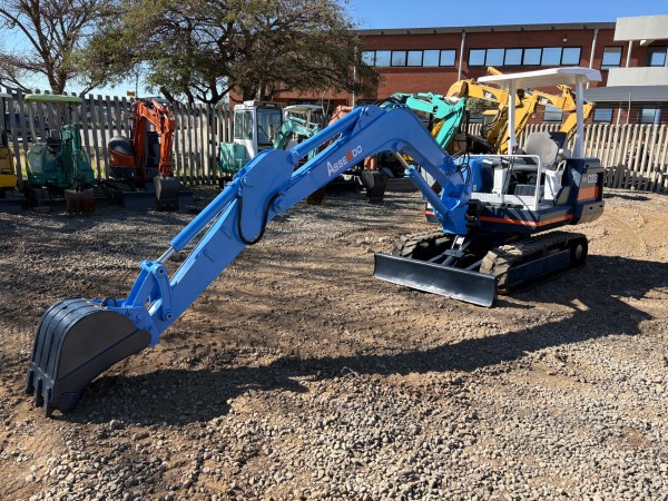 Kubota KX-033