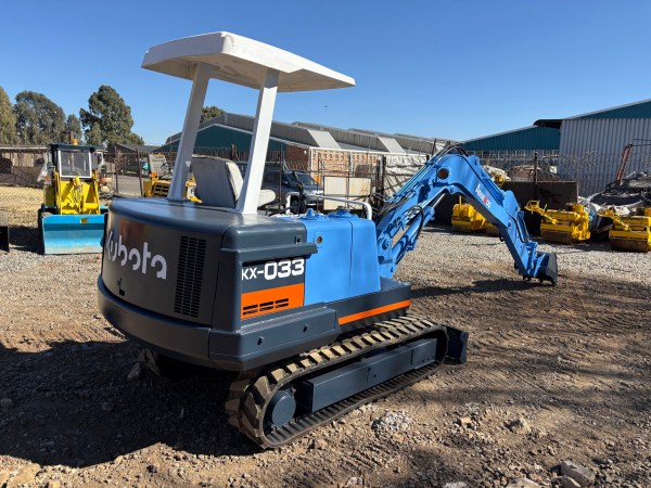 Kubota KX-033