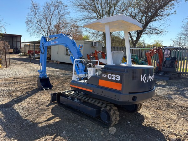 Kubota KX-033