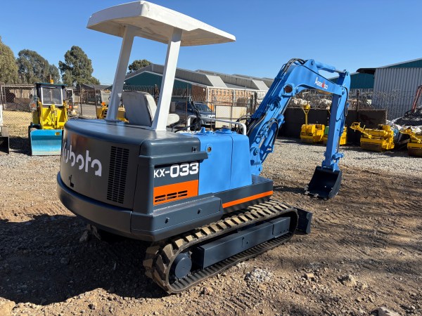 Kubota KX-033