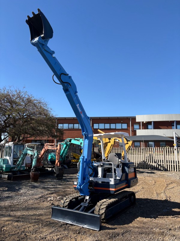Kubota KX-033