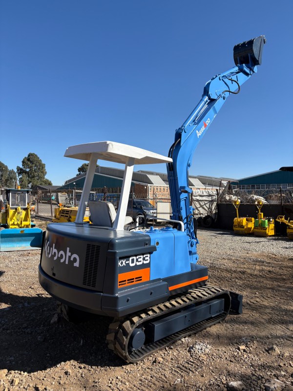 Kubota KX-033