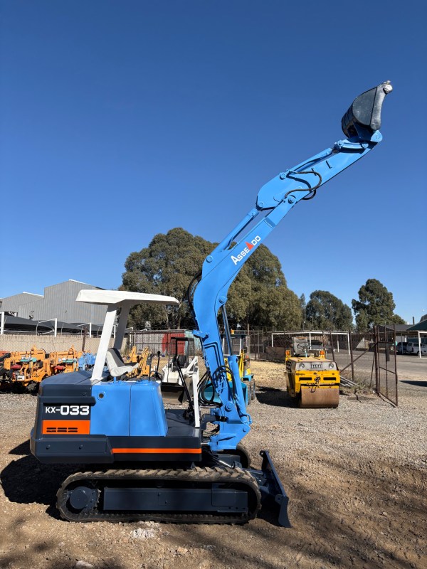 Kubota KX-033